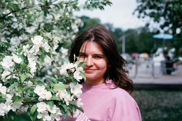 Девушка в цветах фото на плёнку