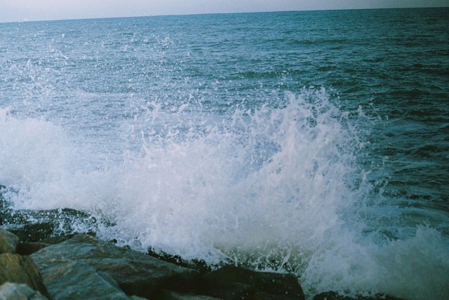 Волны бушуют на море фото на плёнку