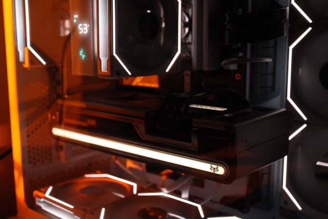 GPU Saphire Radeon RX 7800 XT пример подсветки